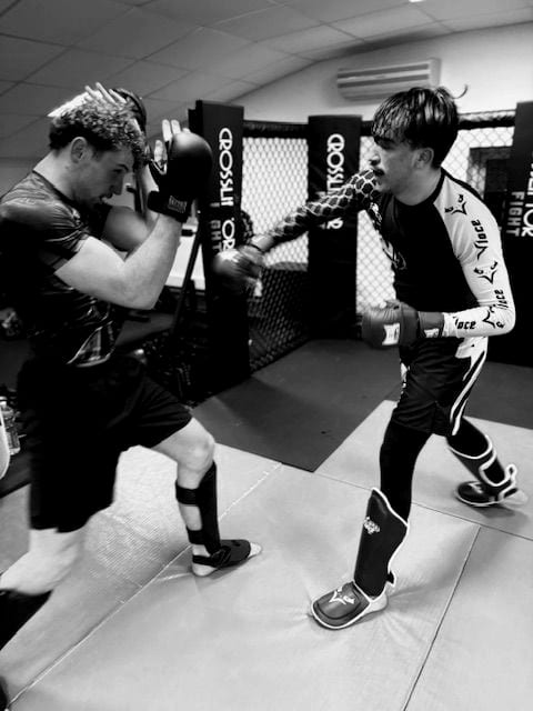 Séance de sparring MMA encadrée dans la salle du club